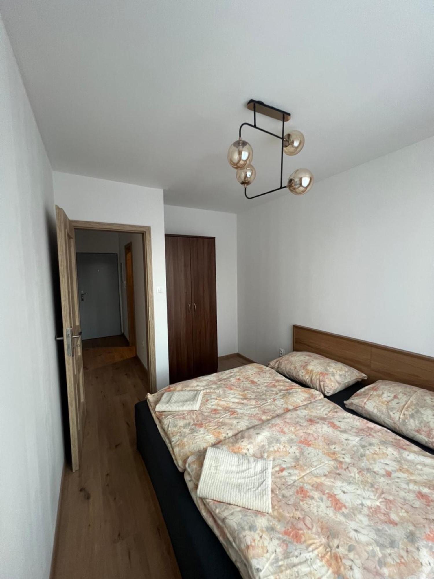 Liptovský Hrádok Apartman Troika מראה חיצוני תמונה