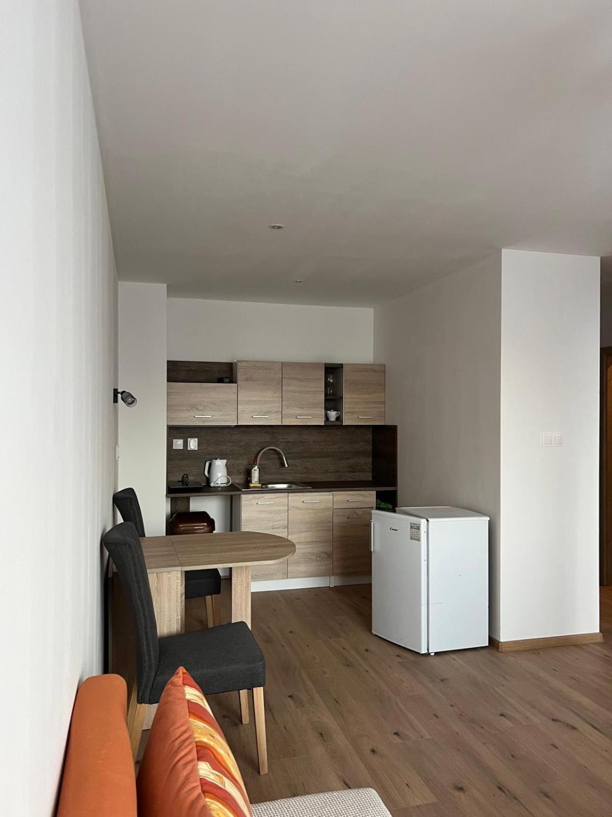 Liptovský Hrádok Apartman Troika מראה חיצוני תמונה